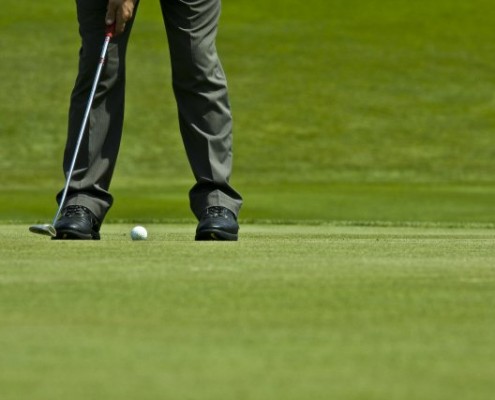 golfer beim putten